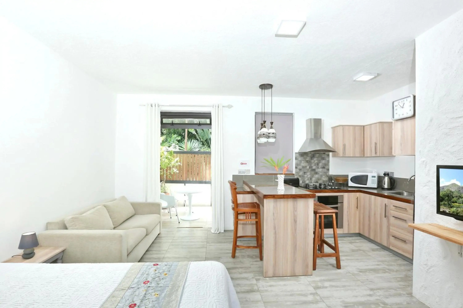 Studio with city view furnished terrace and wifi at Moka