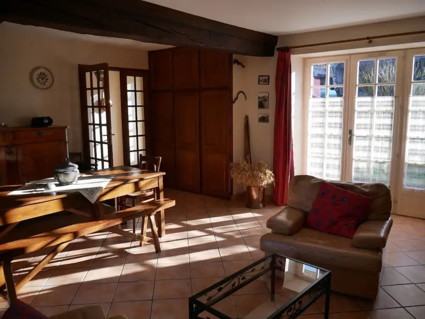 Fantastic Holiday Home With Large Garden in Cultural Surroundings of Saint-ay