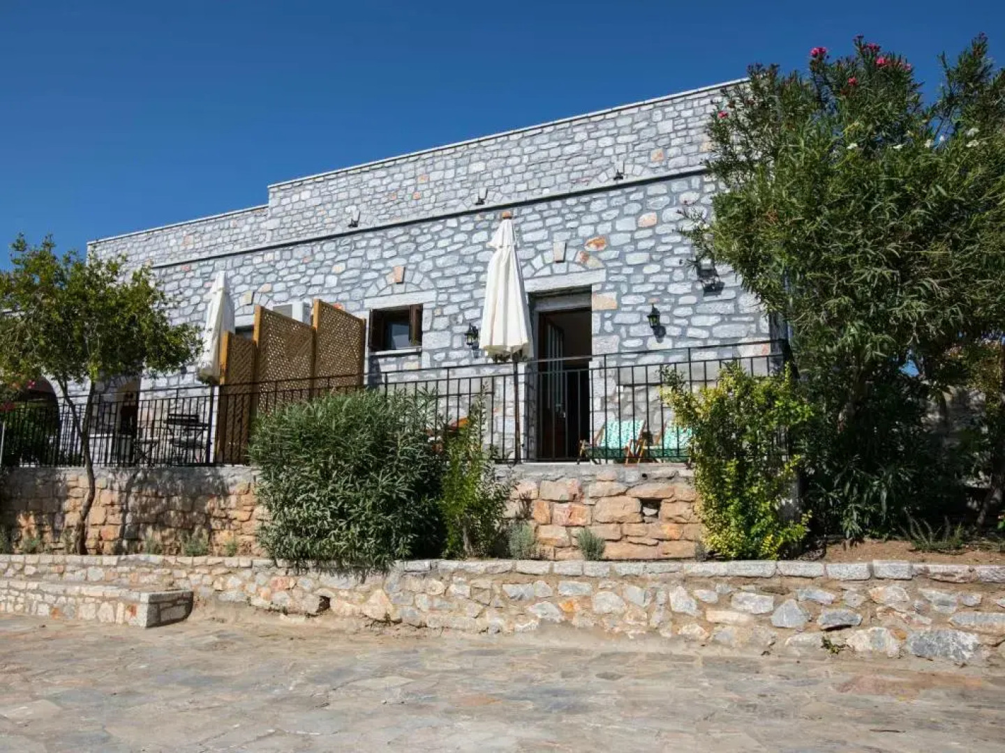 Skoutari Bungalows Galateia room