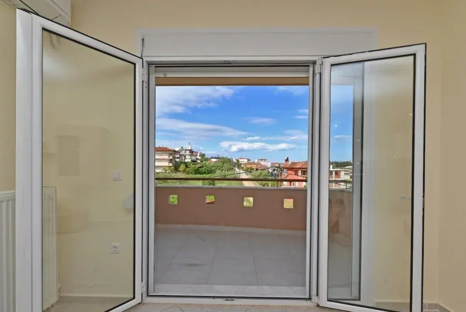 Meloida Apartment by TravelPro Services- Nea ...