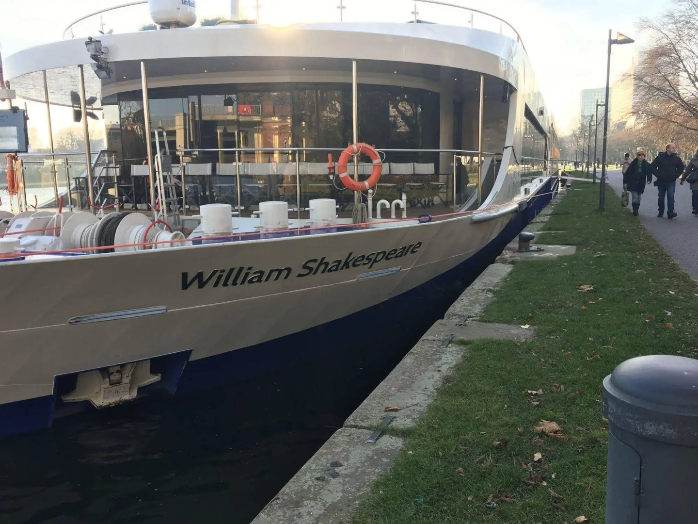 Select MS William Shakespeare - Düsseldorf