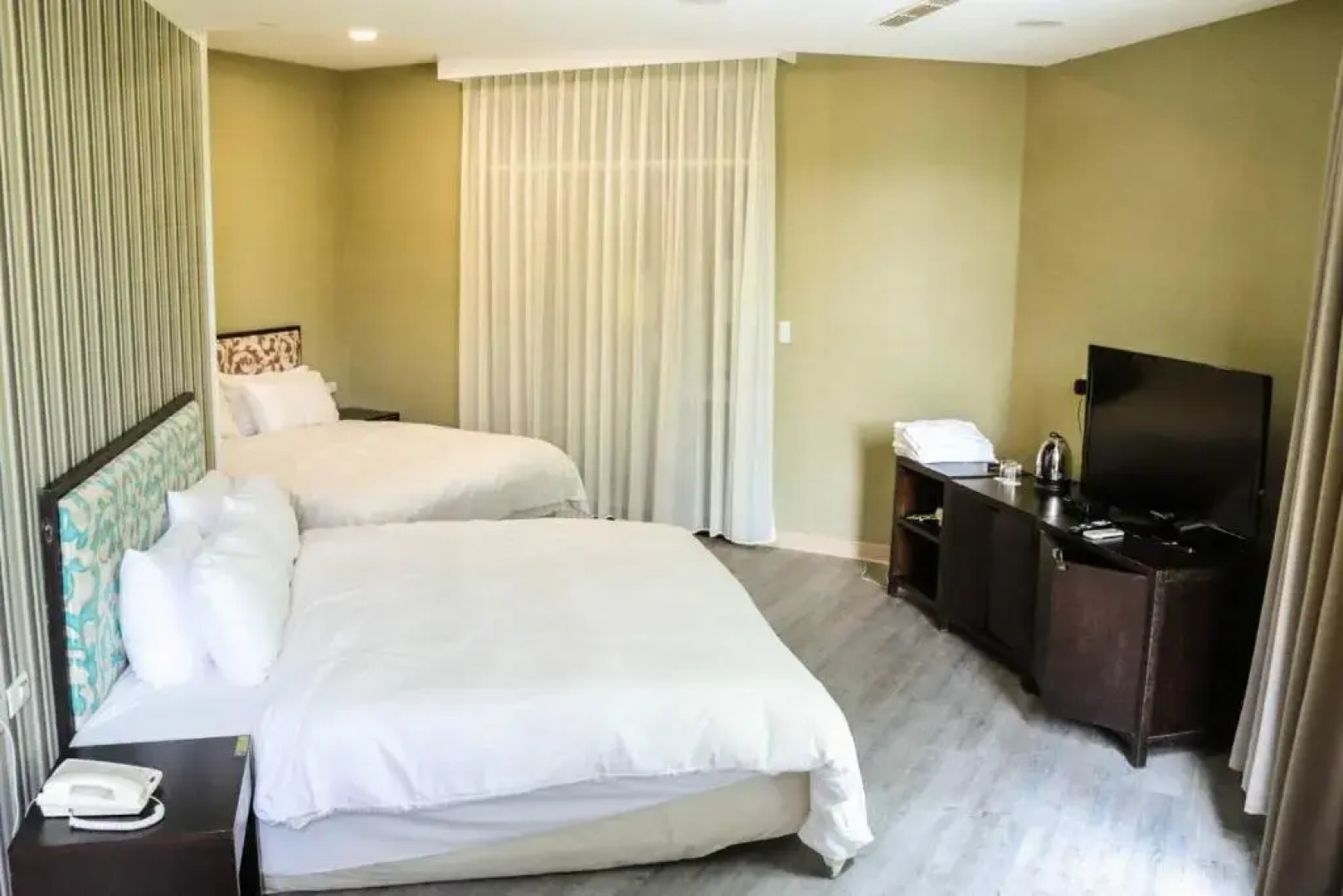 The Loft Seaside Suites