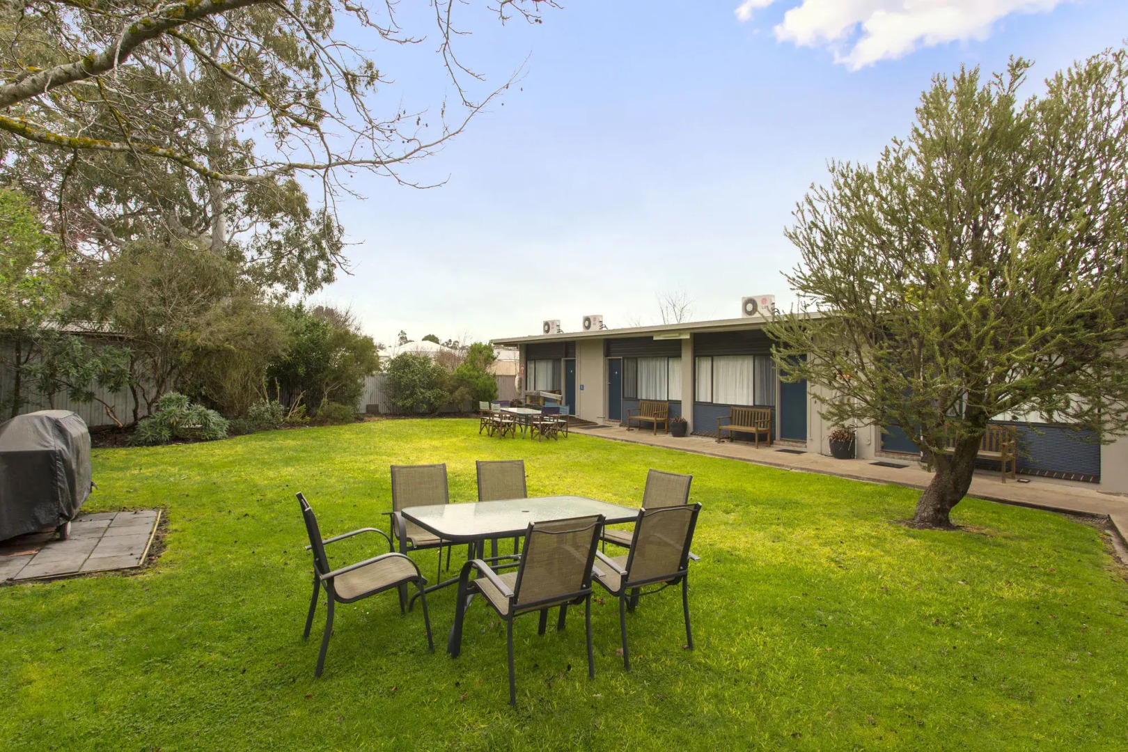 Hamilton Lakeside Motel