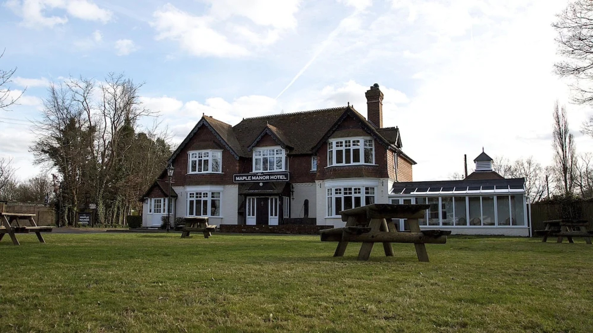 Maple Manor Hotel