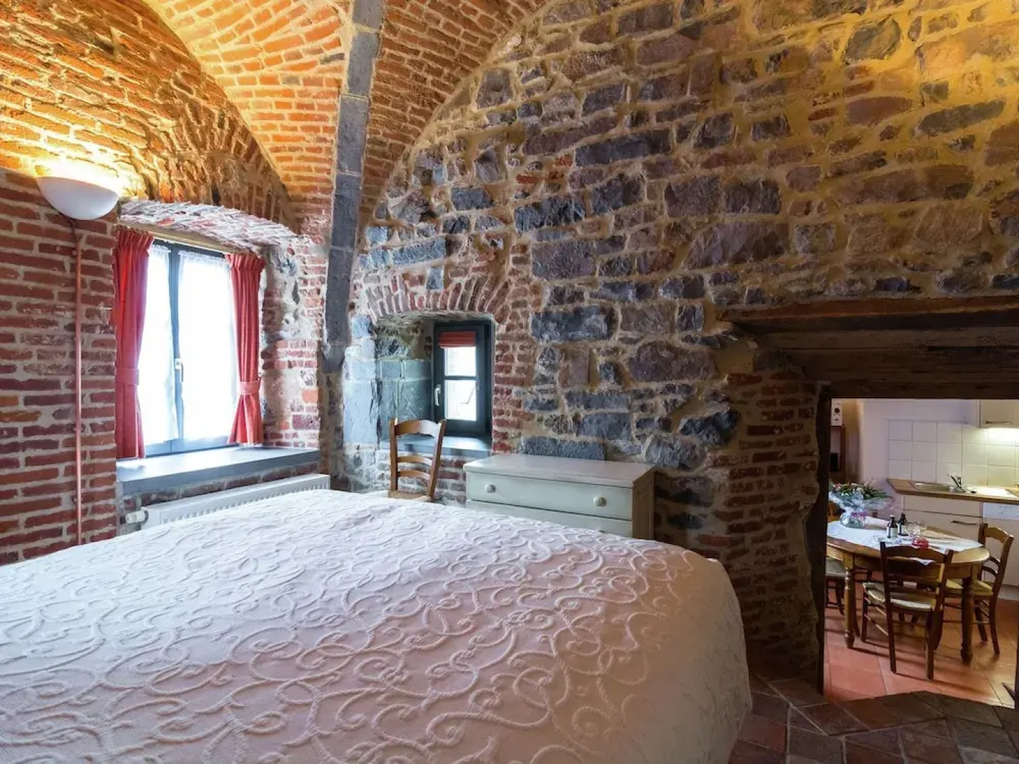 Beautiful Building, With Separate Apartments, Perfect for Family Celebrations