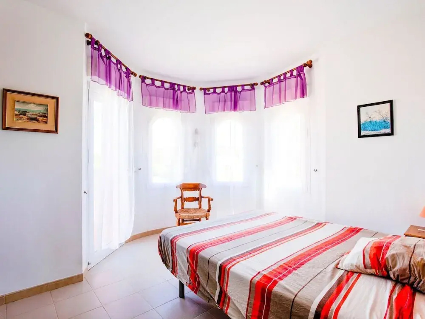 House for 4 With Private Swimming Pool, Near the Beach