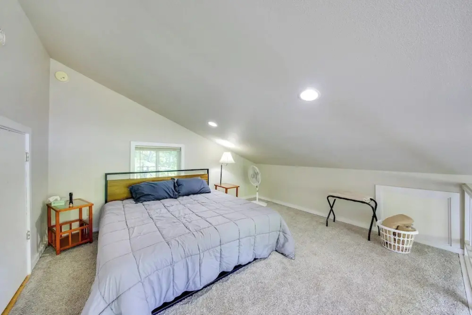 ~14 Mi to Schweitzer Mtn: Lakefront Home