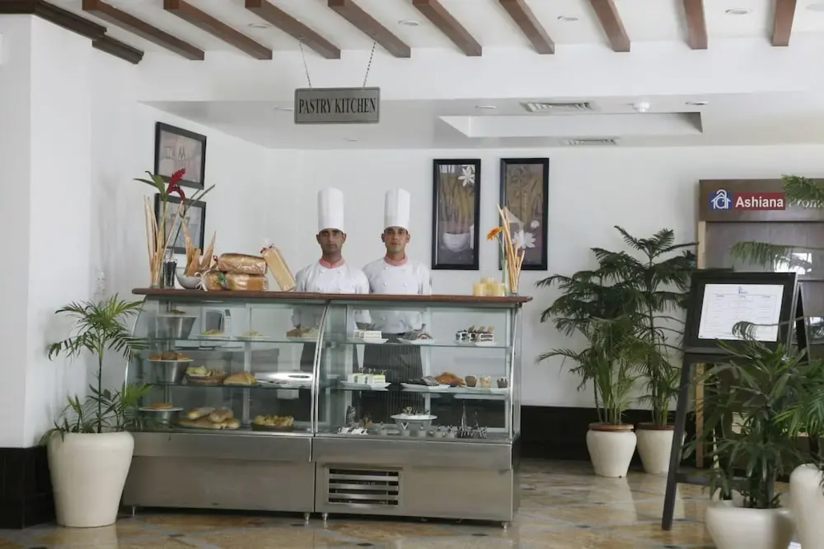 TreeHouse Hotel Club & Spa