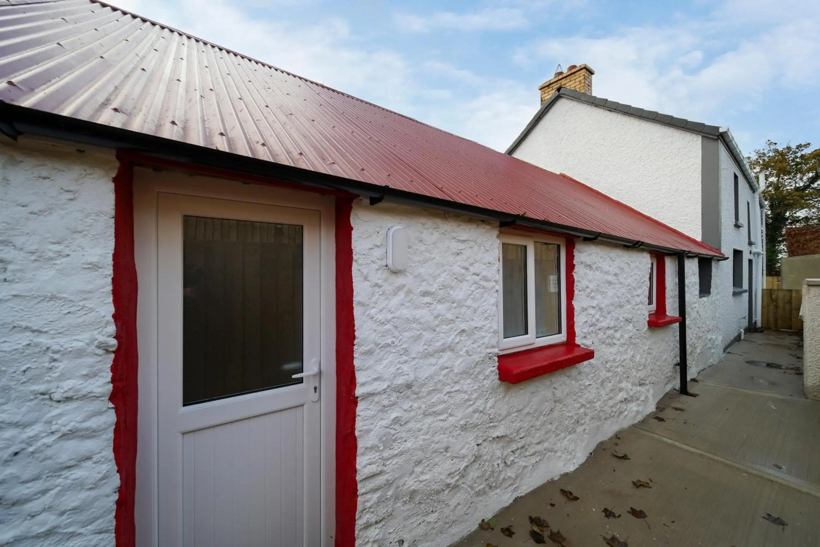 New Glenside Cottage sleeping 4 guests