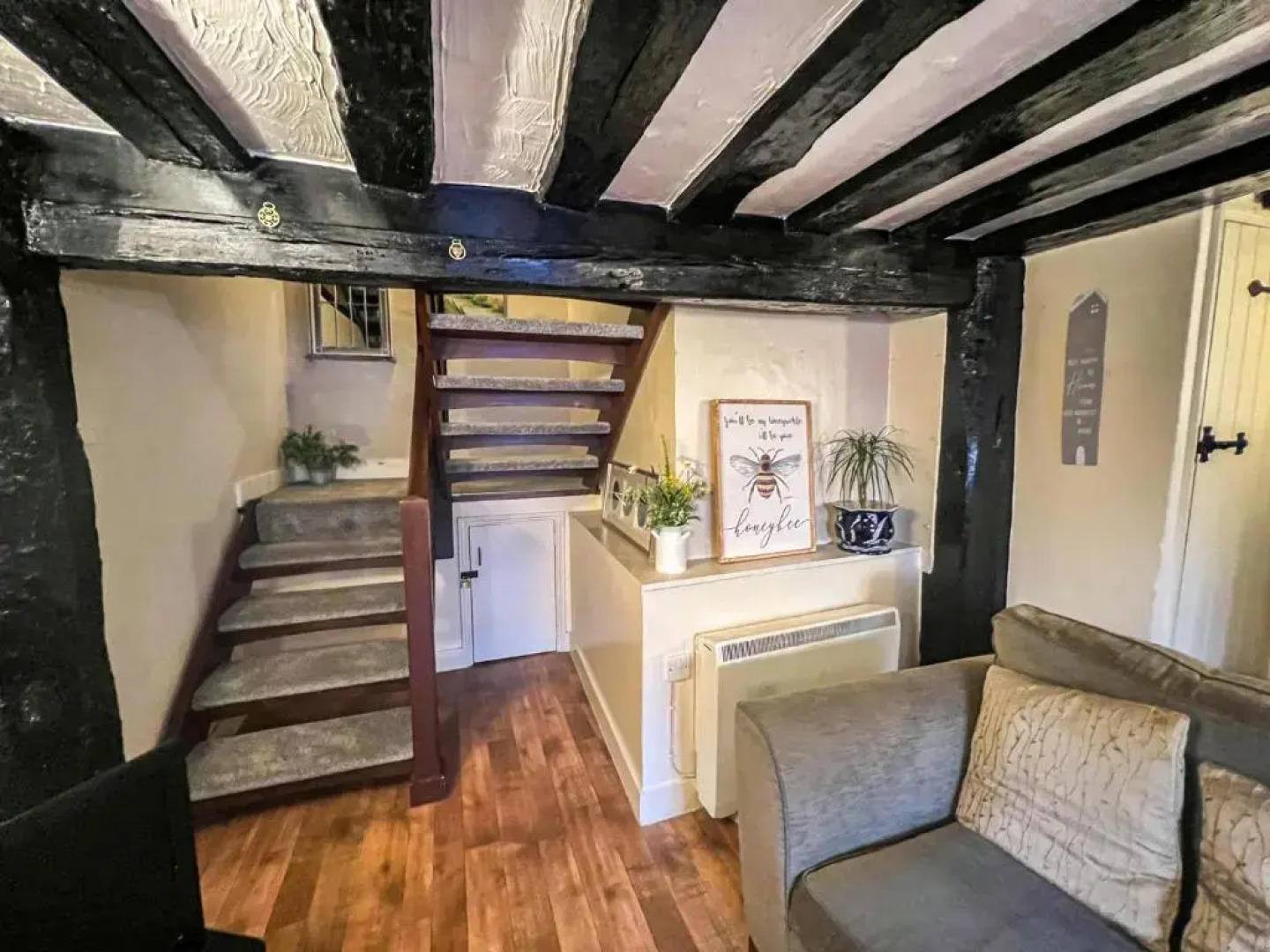 Victoria Cottage 3 Bedroom Grade 2 Listed Cottage Ref#421