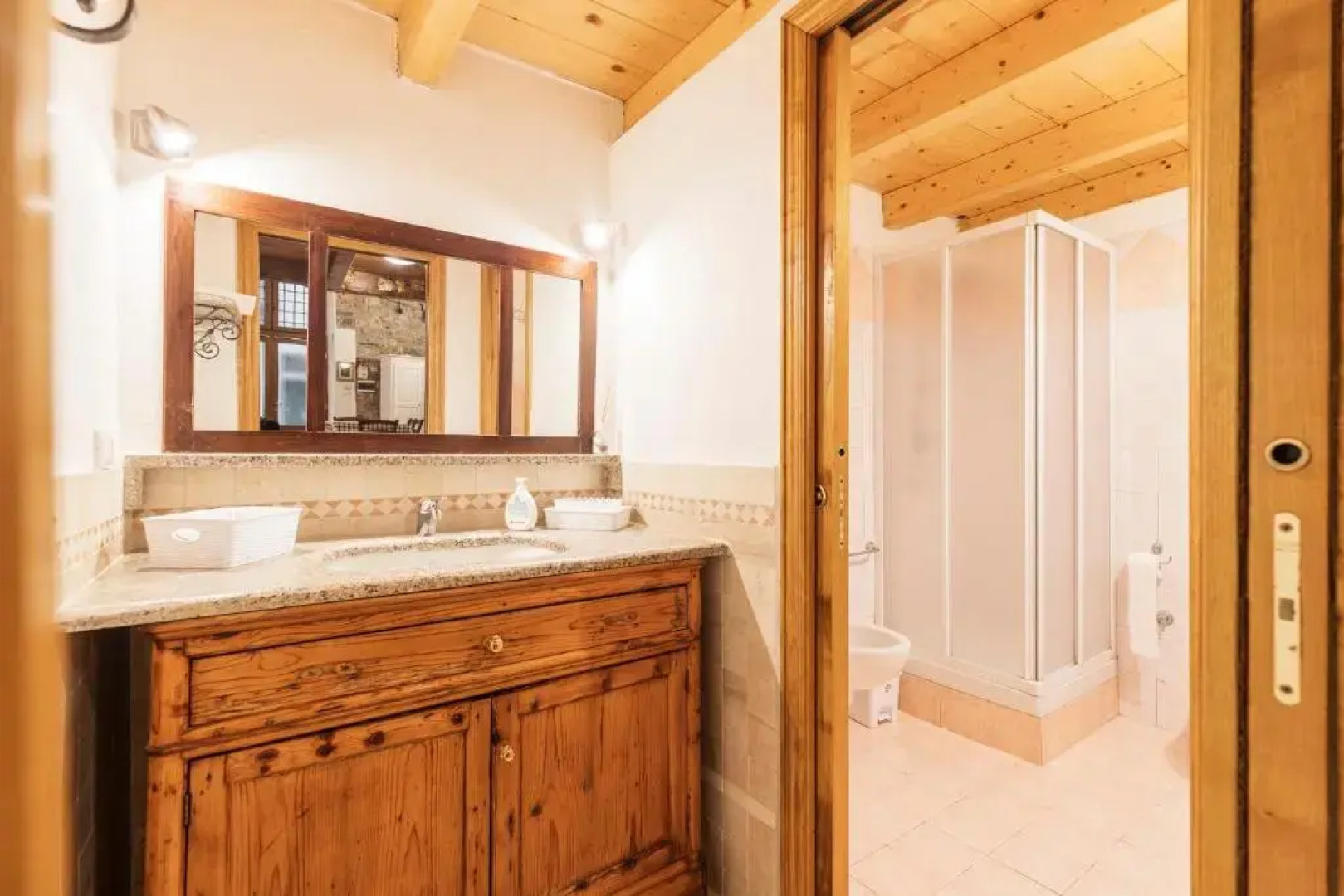 025- La casa di Esmeralda (011017-LT-0667)