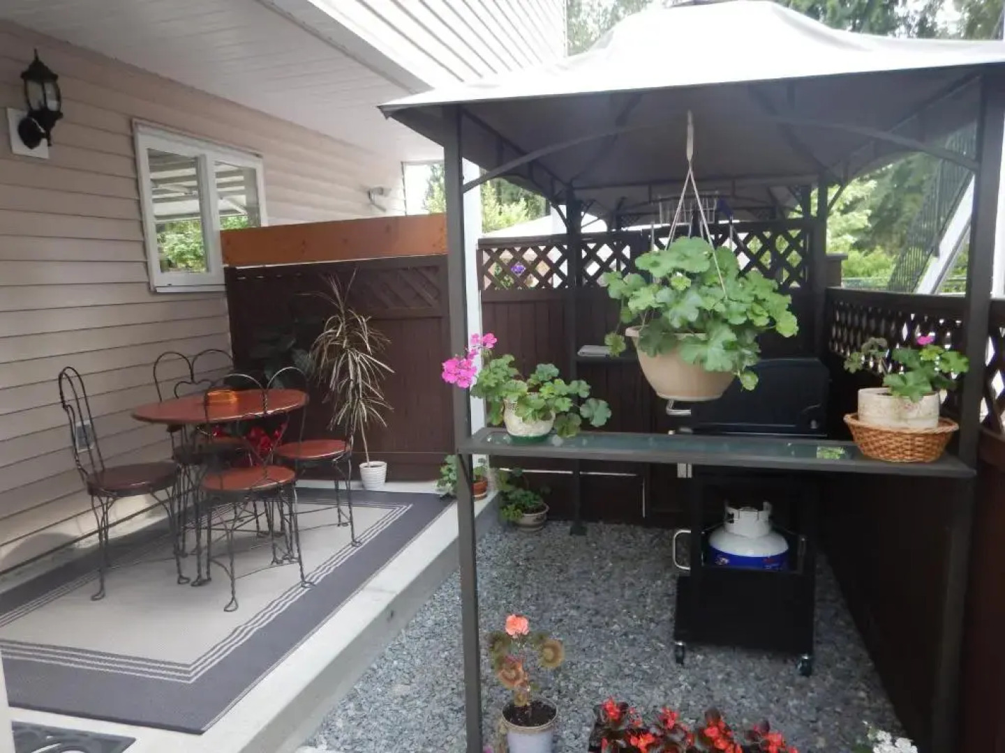 Clean Quiet Comfortable suite; Coquitlam Center