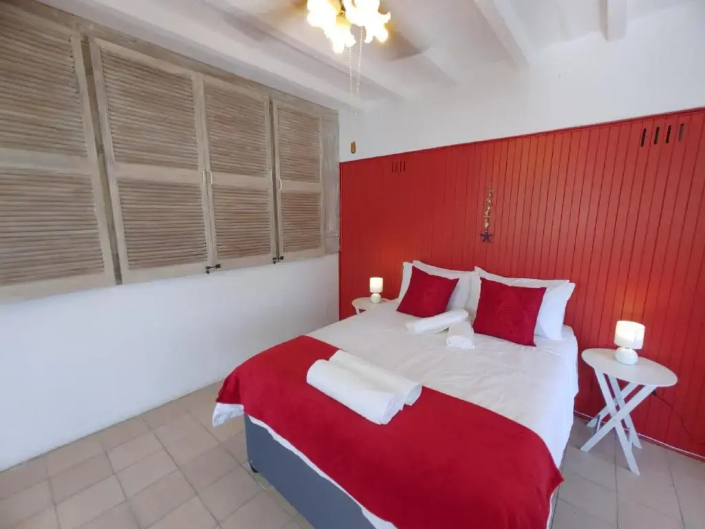 Cozy beach cottage with communal pool