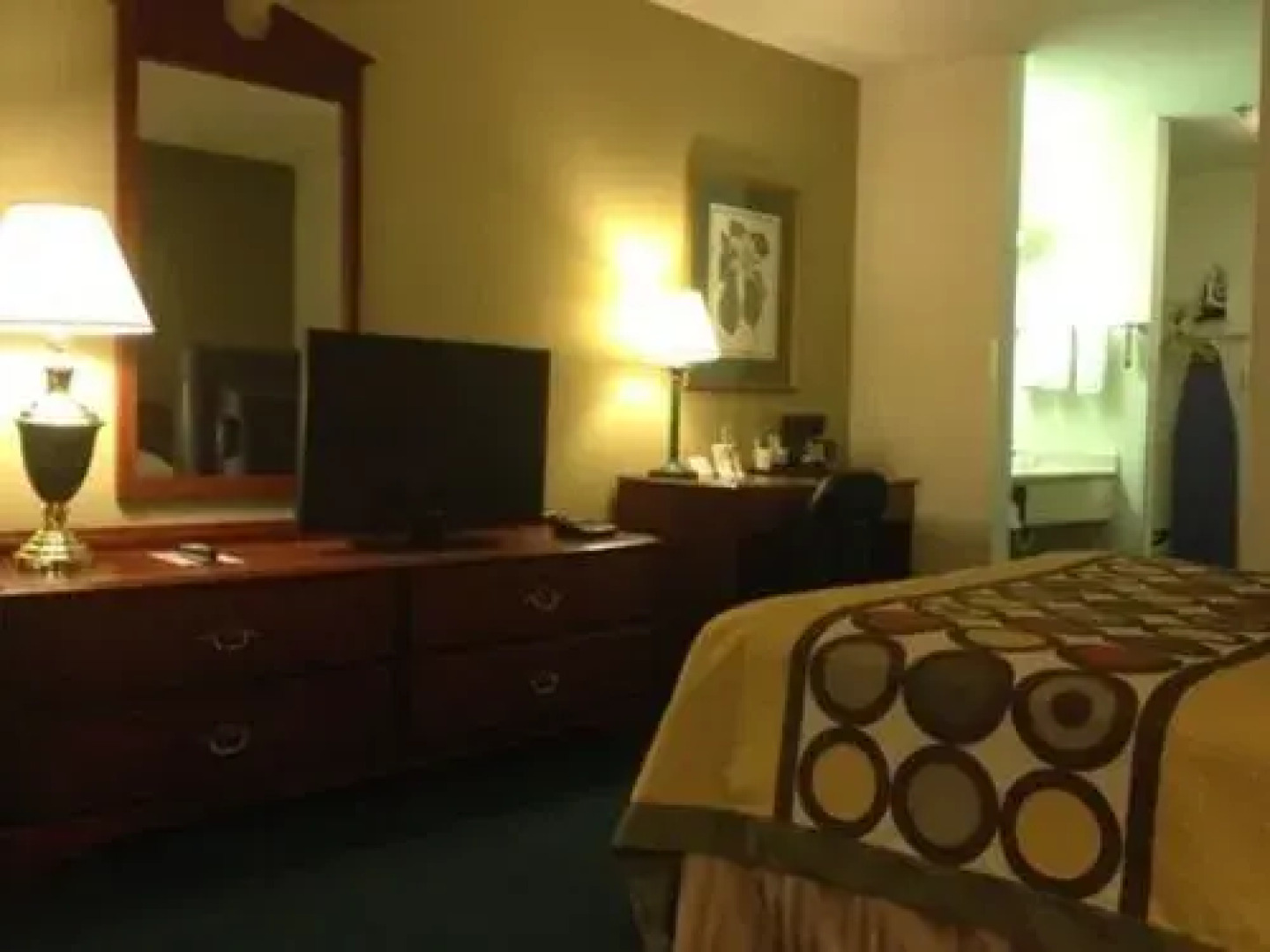 Super 8 by Wyndham Calvert City Kentucky Lake Area