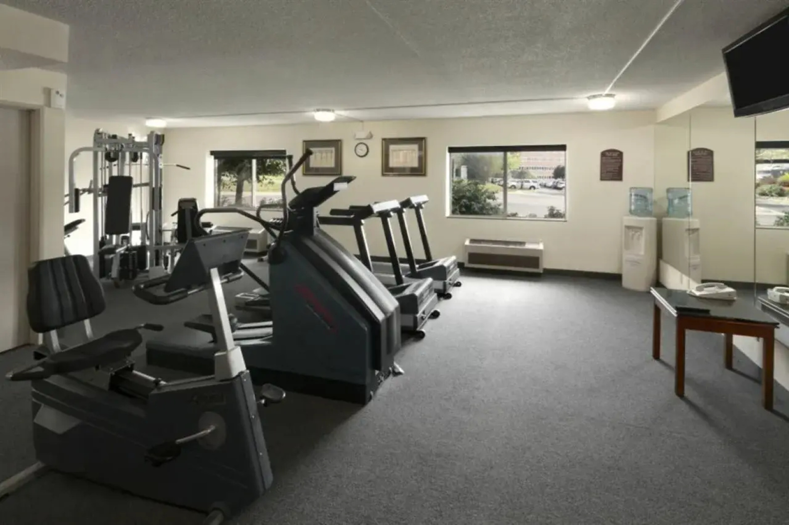 Days Inn & Suites by Wyndham Omaha NE