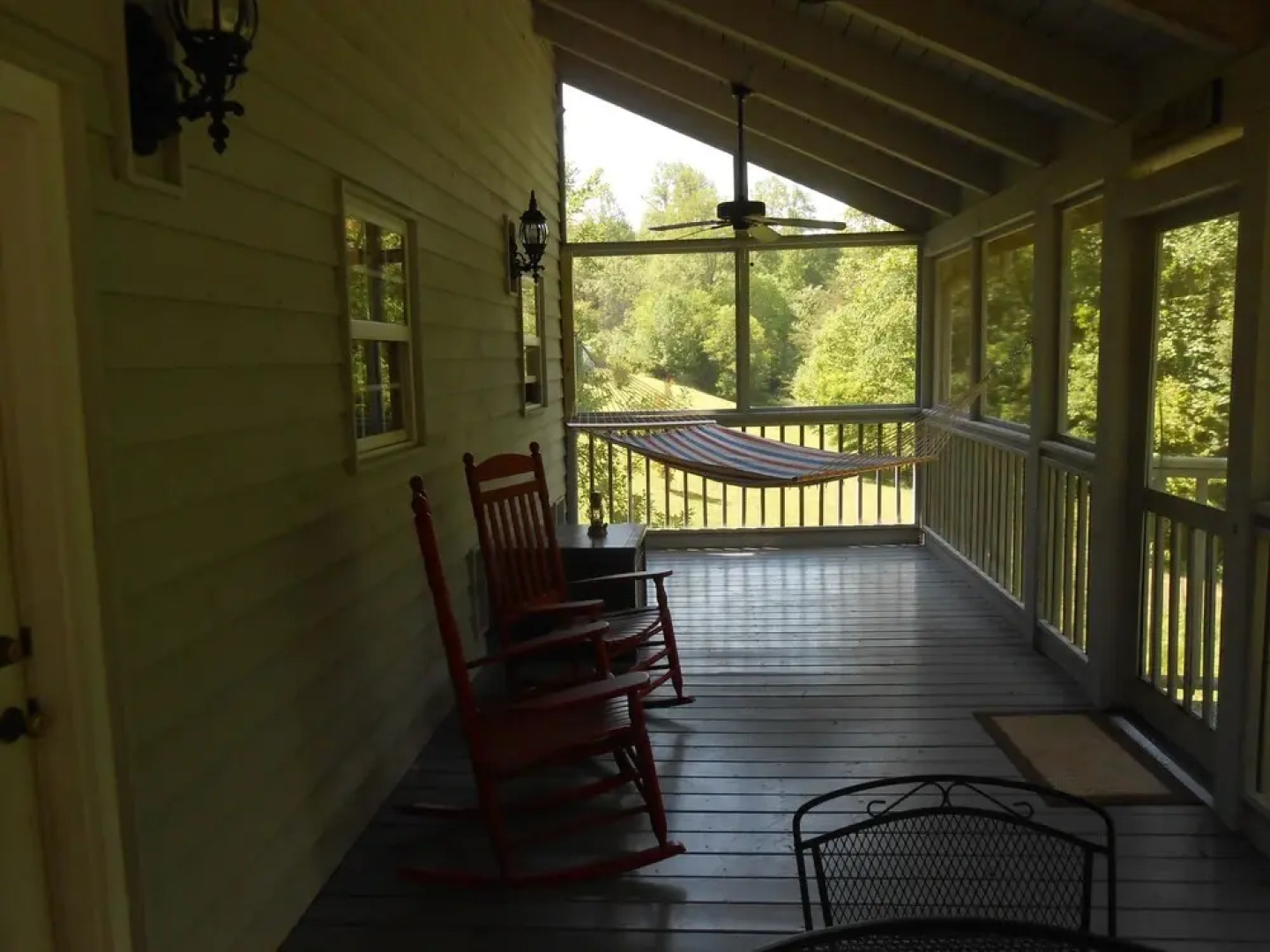 Cardinal Nest Cabin 80 2 Bedrooms 1.5 Bathroom Cabin