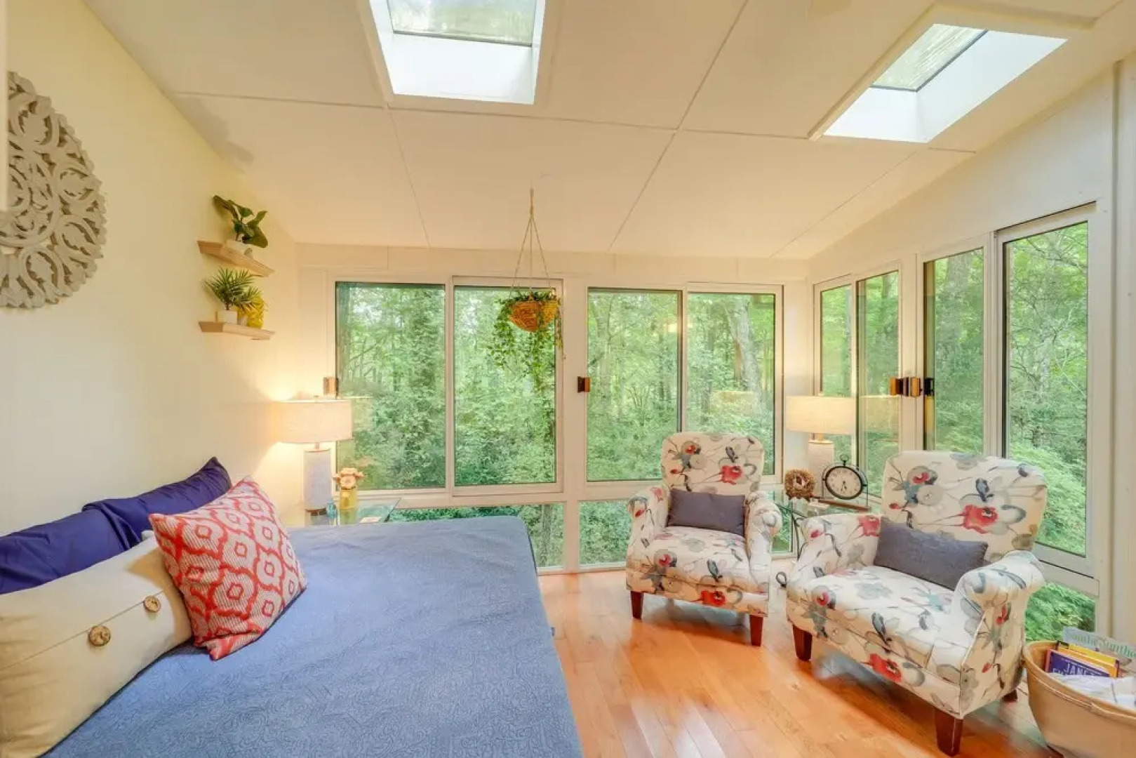 Bluebird Cottage in Newland Near Hiking & Skiing