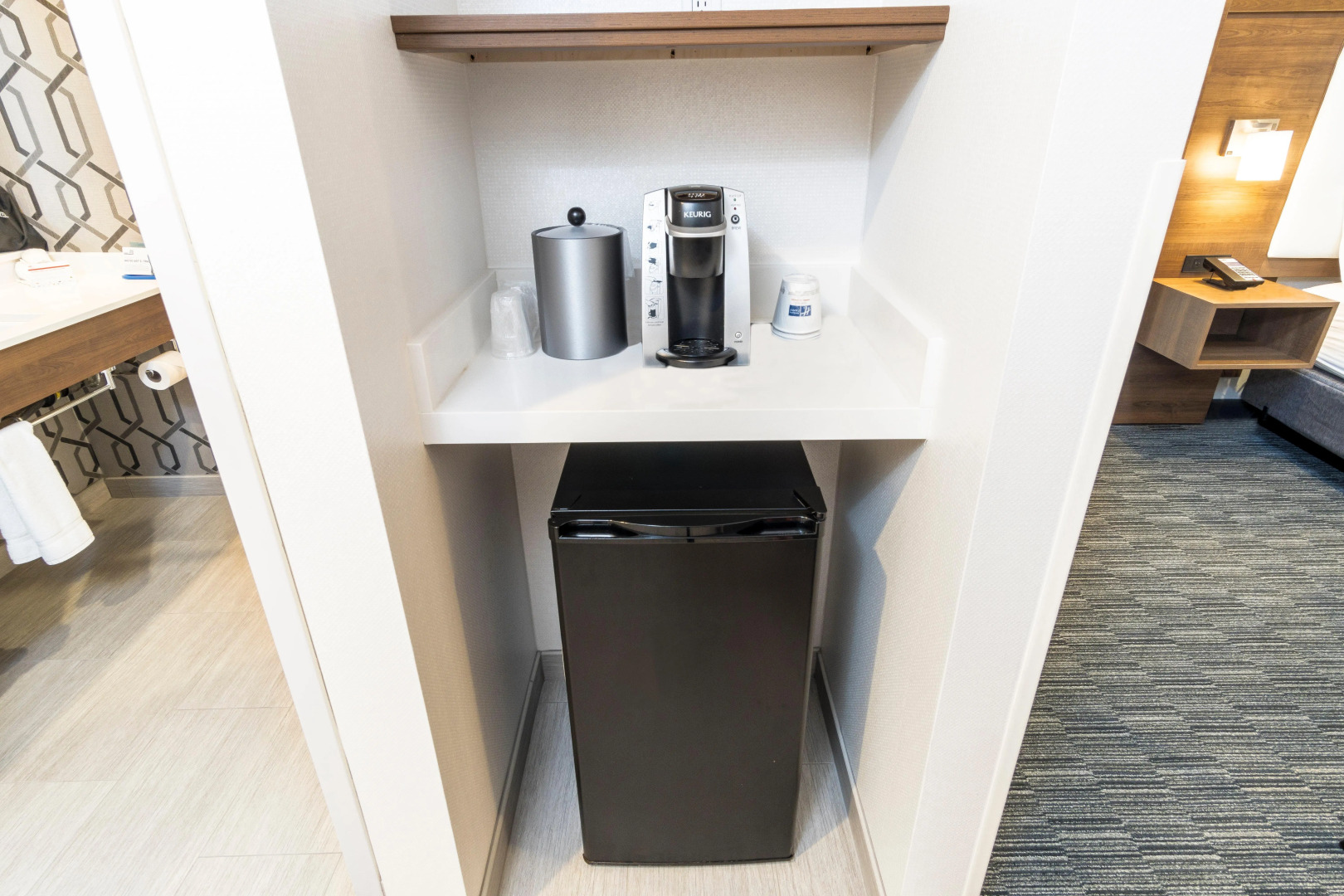 Holiday Inn Express & Suites Hollywood Walk Of Fame