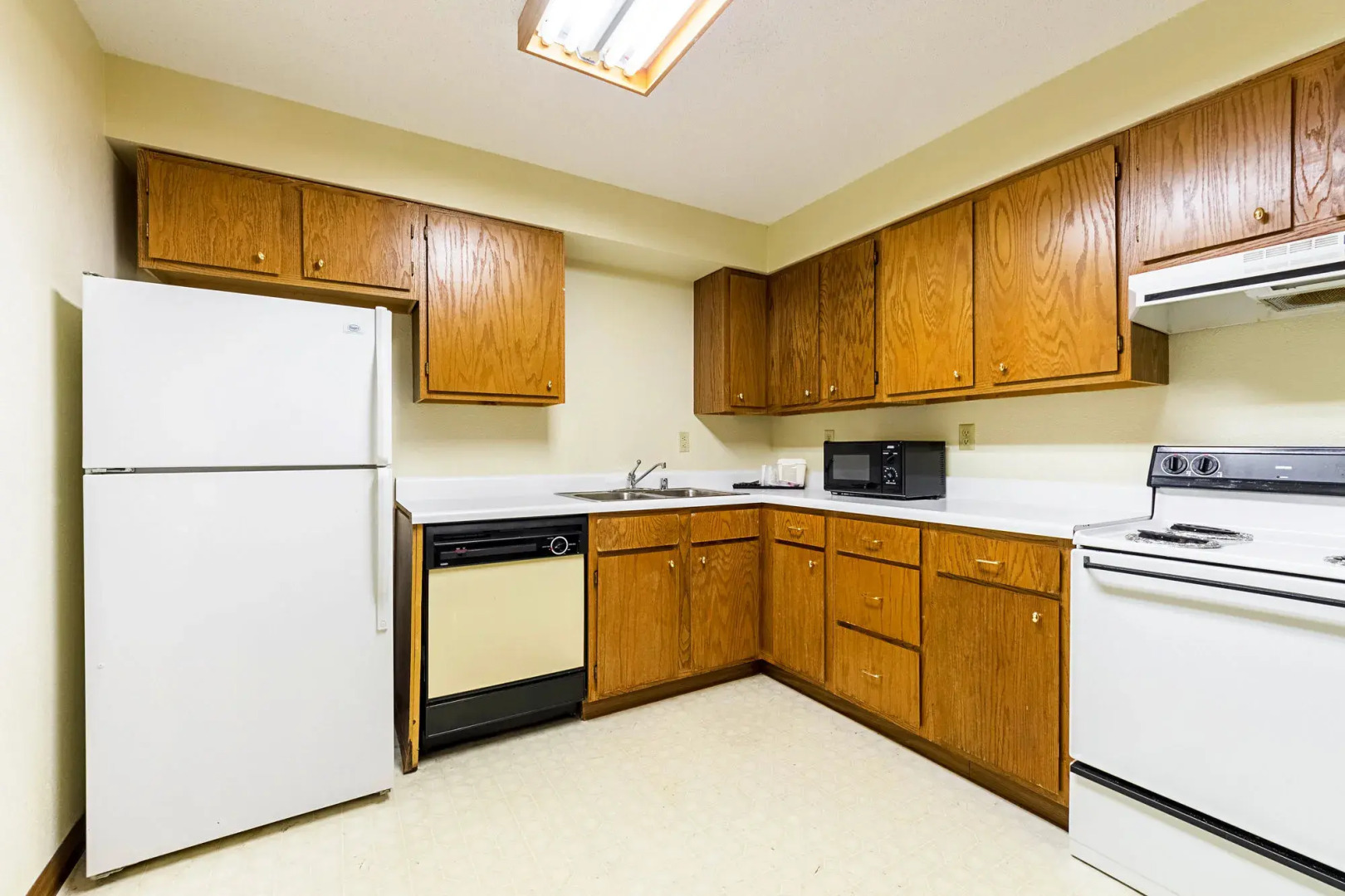 Econo Lodge Inn & Suites