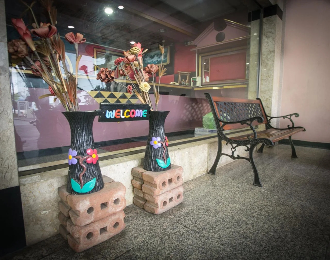 Grand Leo Hotel
