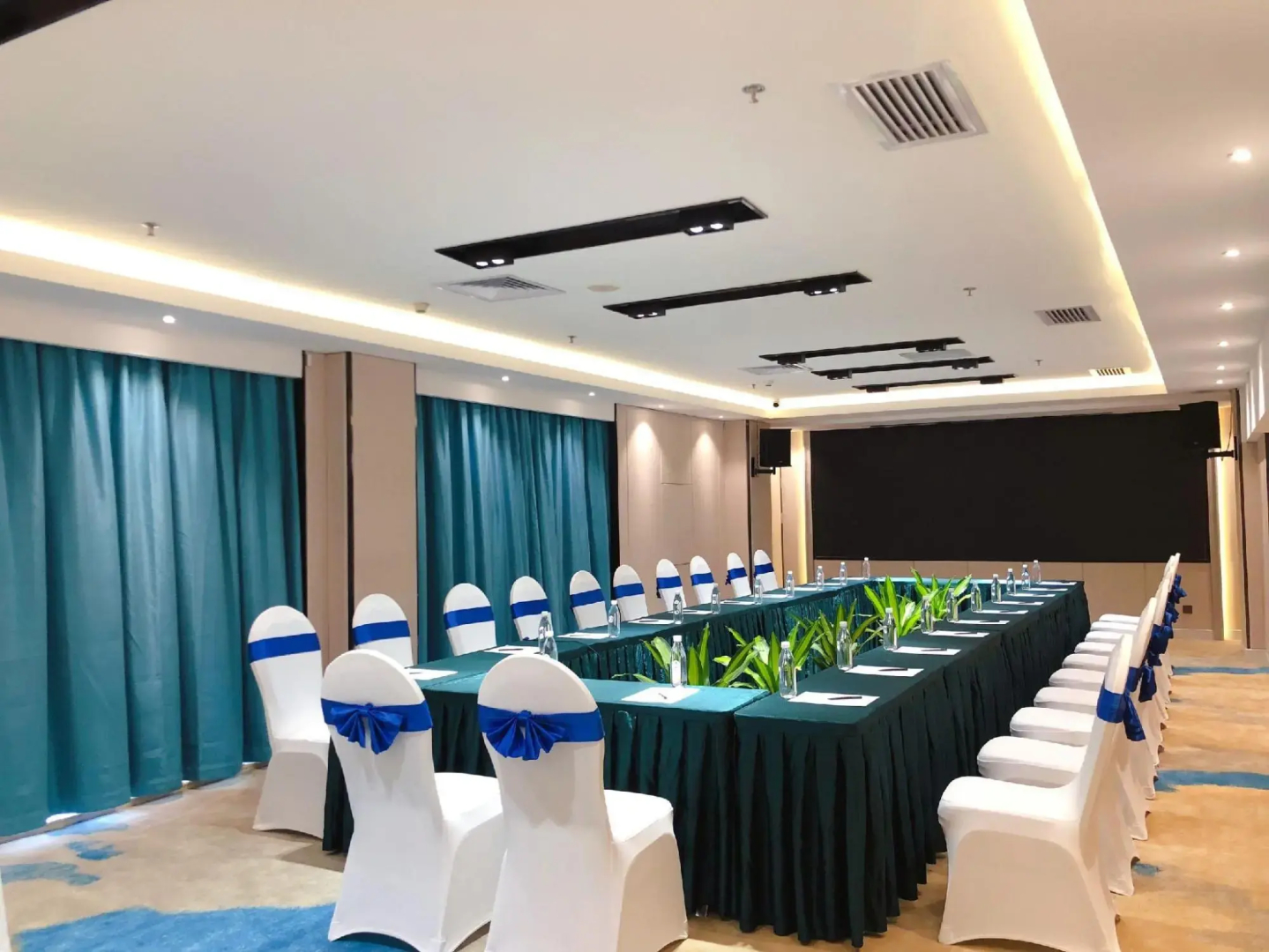 Nanning Jingdu International Hotel (Nanhu Park Binhu Road Metro Station)