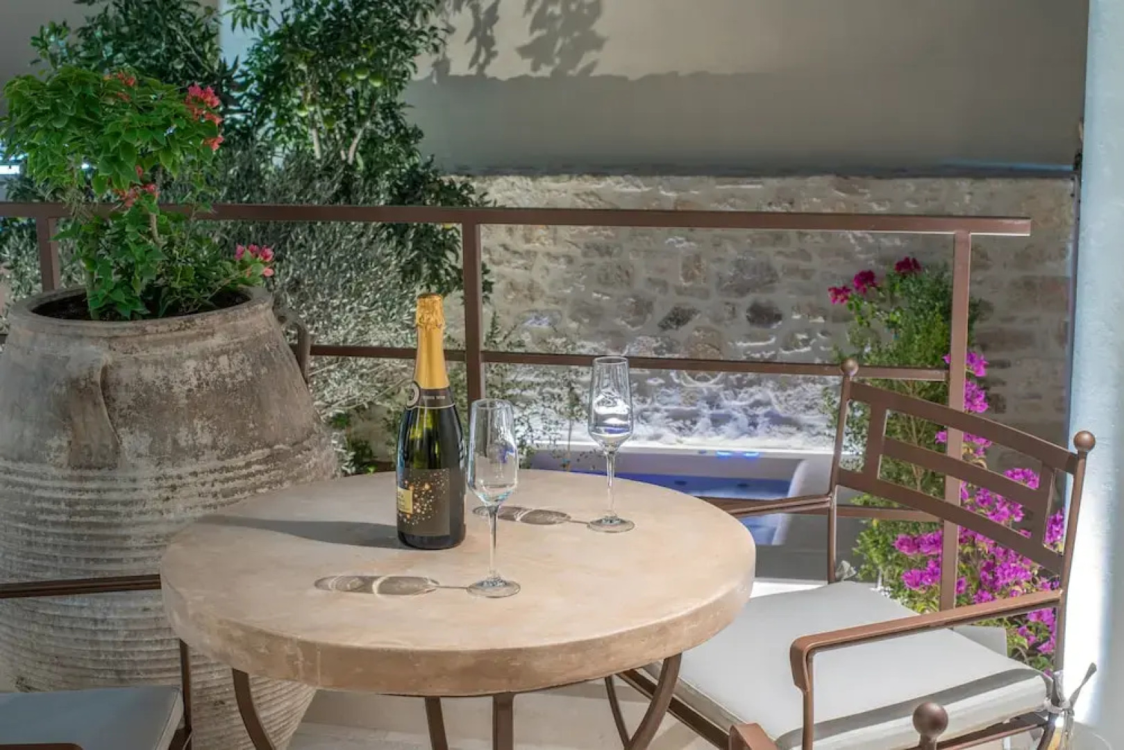 Inotropes Boutique Suites - Adults Only