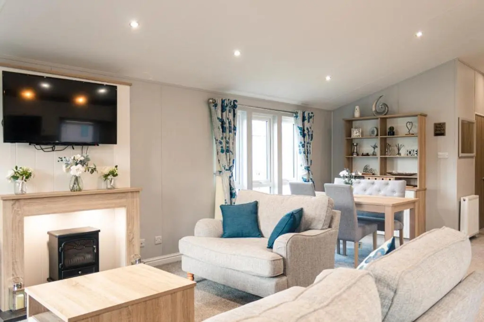 Lilac Lodge with Hot Tub