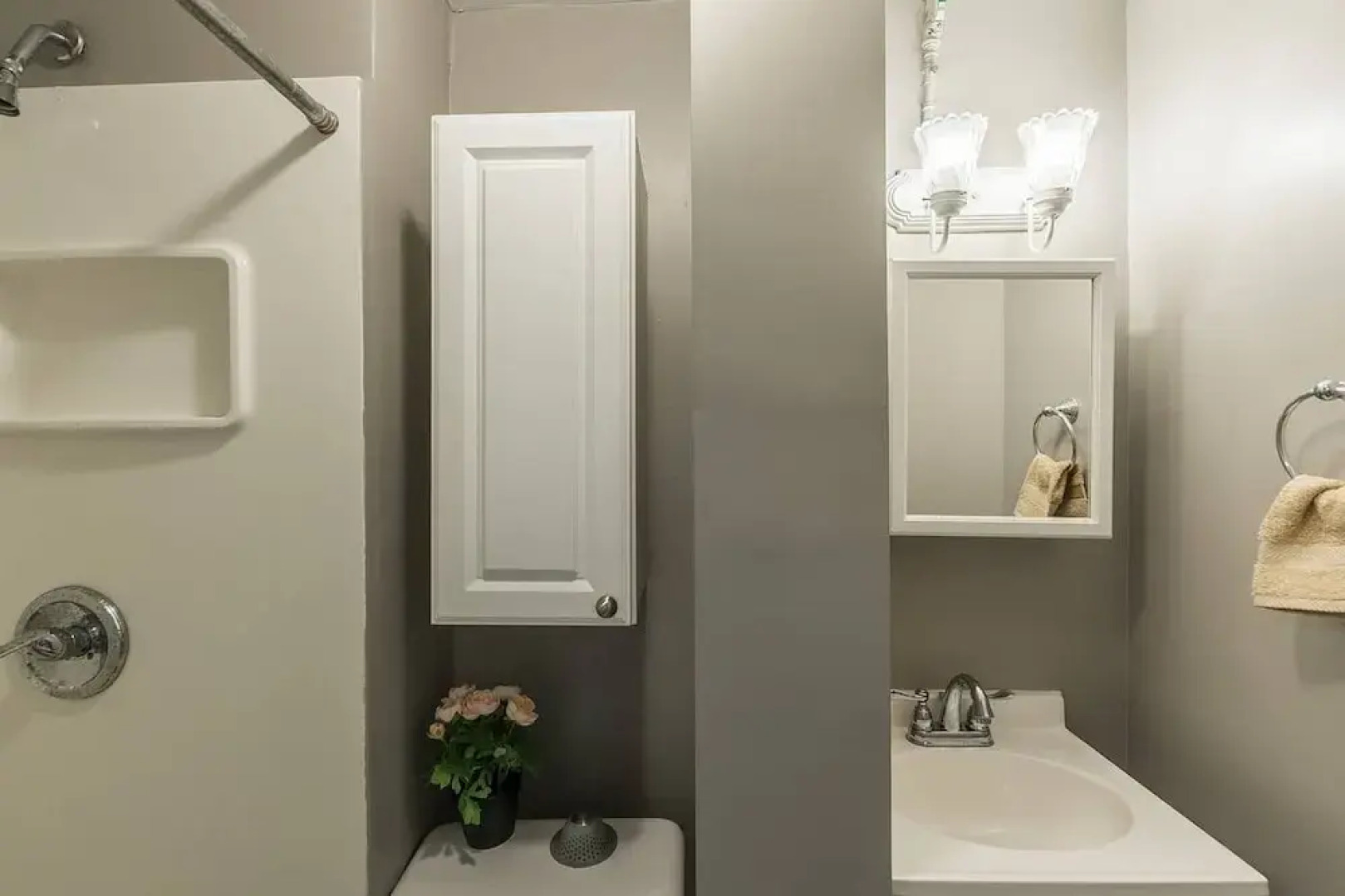 Luxurious 3br 2ba Townhouse with cozy backyard