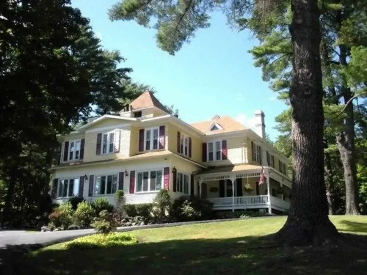 Rockwell Falls Inn and Wine Bar