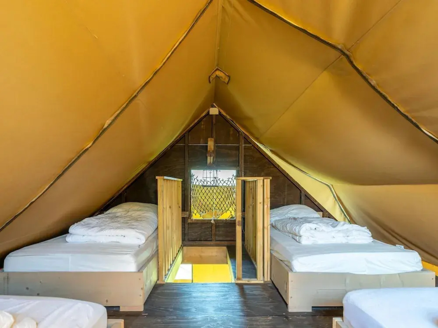 Wonderful Beach Lodge for 8 People near Beach, Sea, & Village of Callantsoog