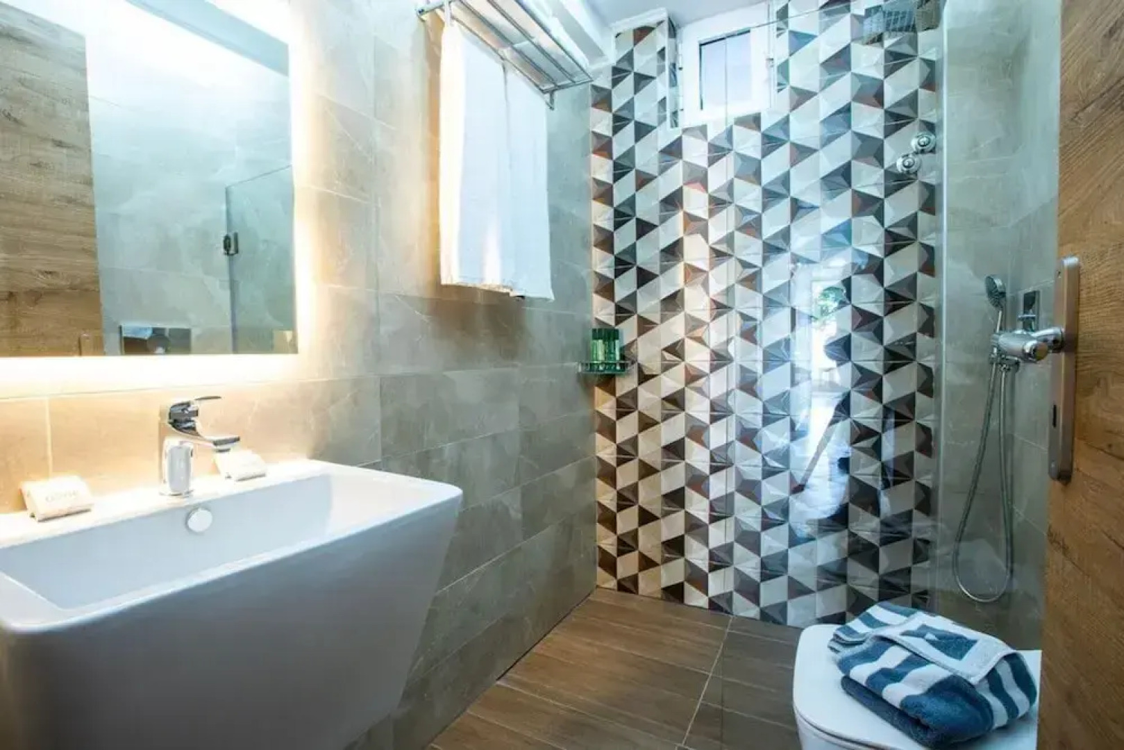 Captivating Bougainvillea Apartment in Panormos