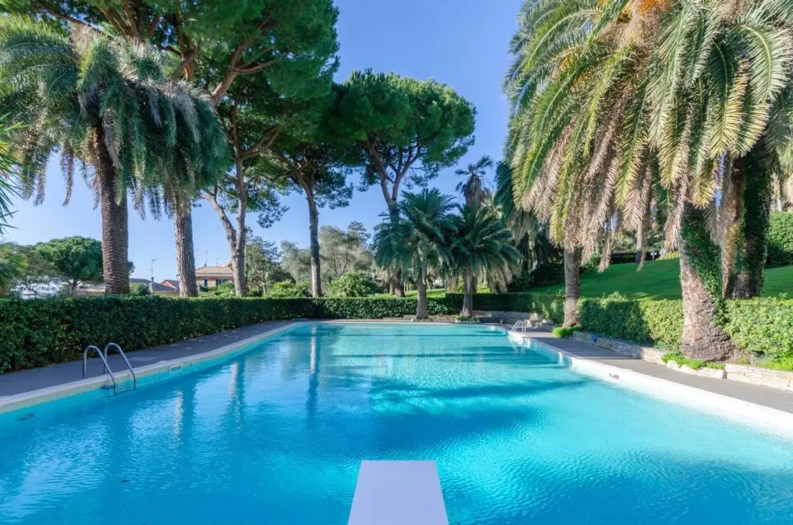 ALTIDO Apt for 4 with Exclusive Pool and Garden in Nervi