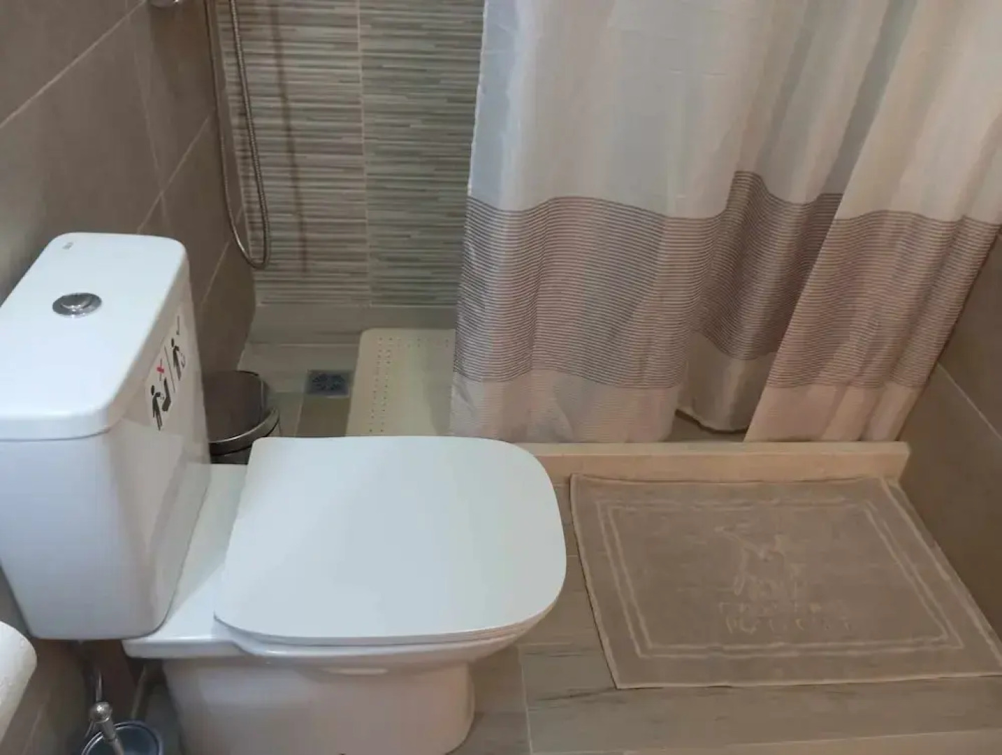 Casa Terra is Near Hillside Area Airport Beach