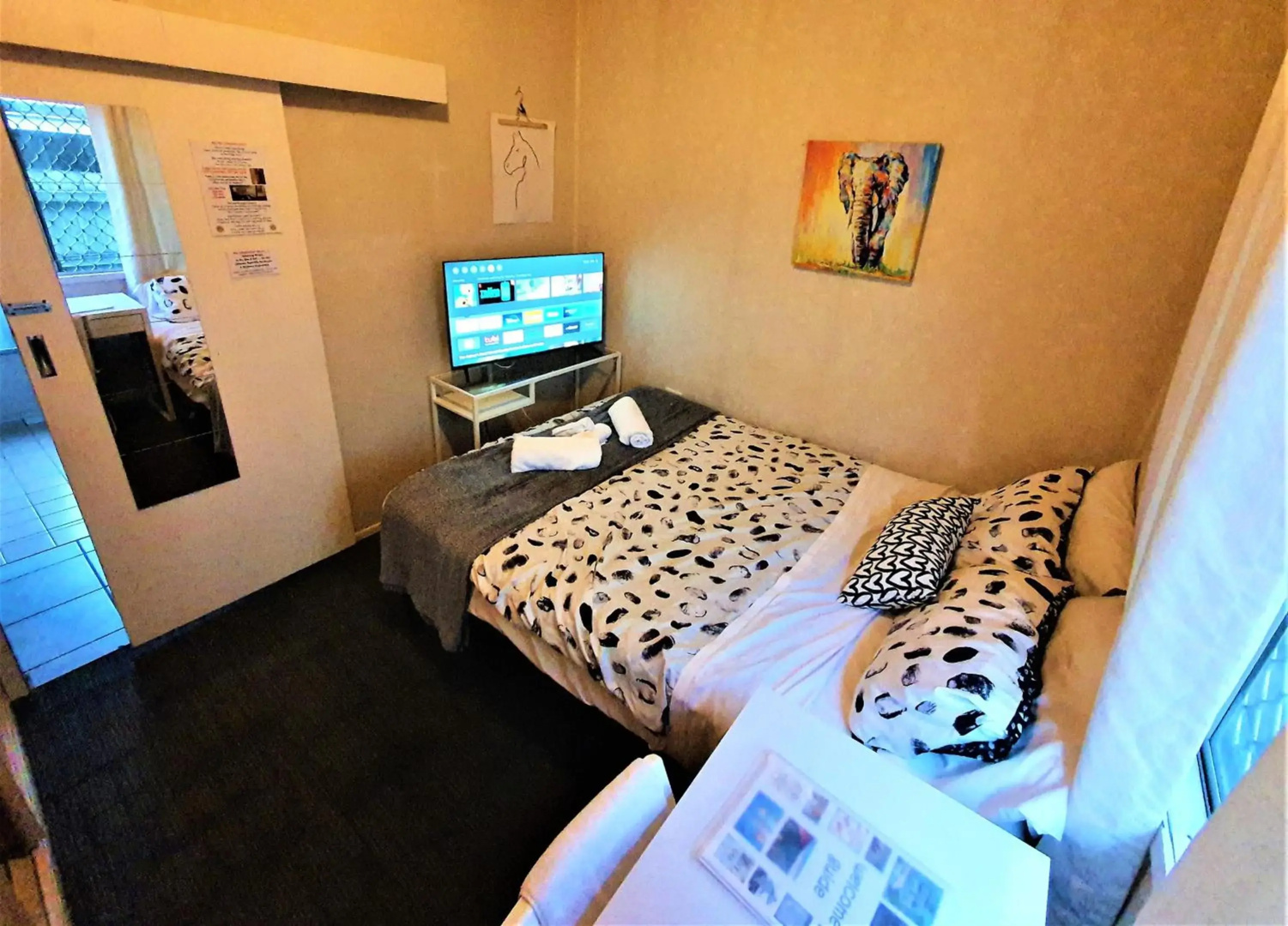 WOODY Pt - AMAZING 1970's SHARE HOUSE BY THE SEA-3 rooms available!