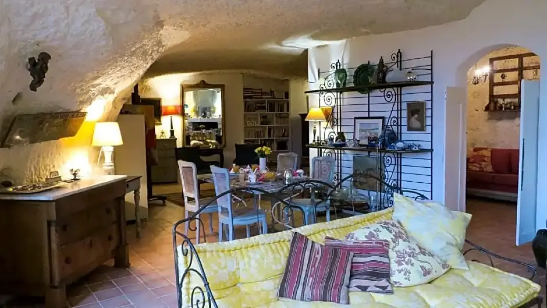 Chambre d'hôtes troglo  Cave de l'Eperon