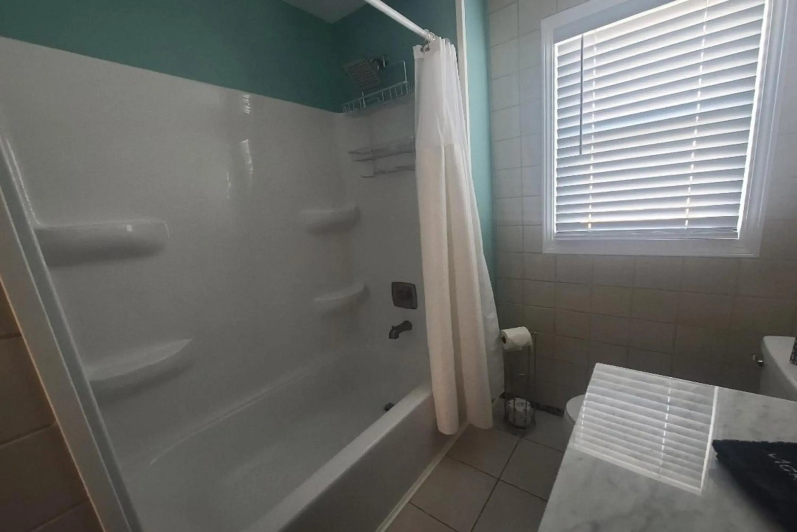 Lake Huron - 3 Bedroom, 2 Bath Lake Front Home (Sleeps 12)