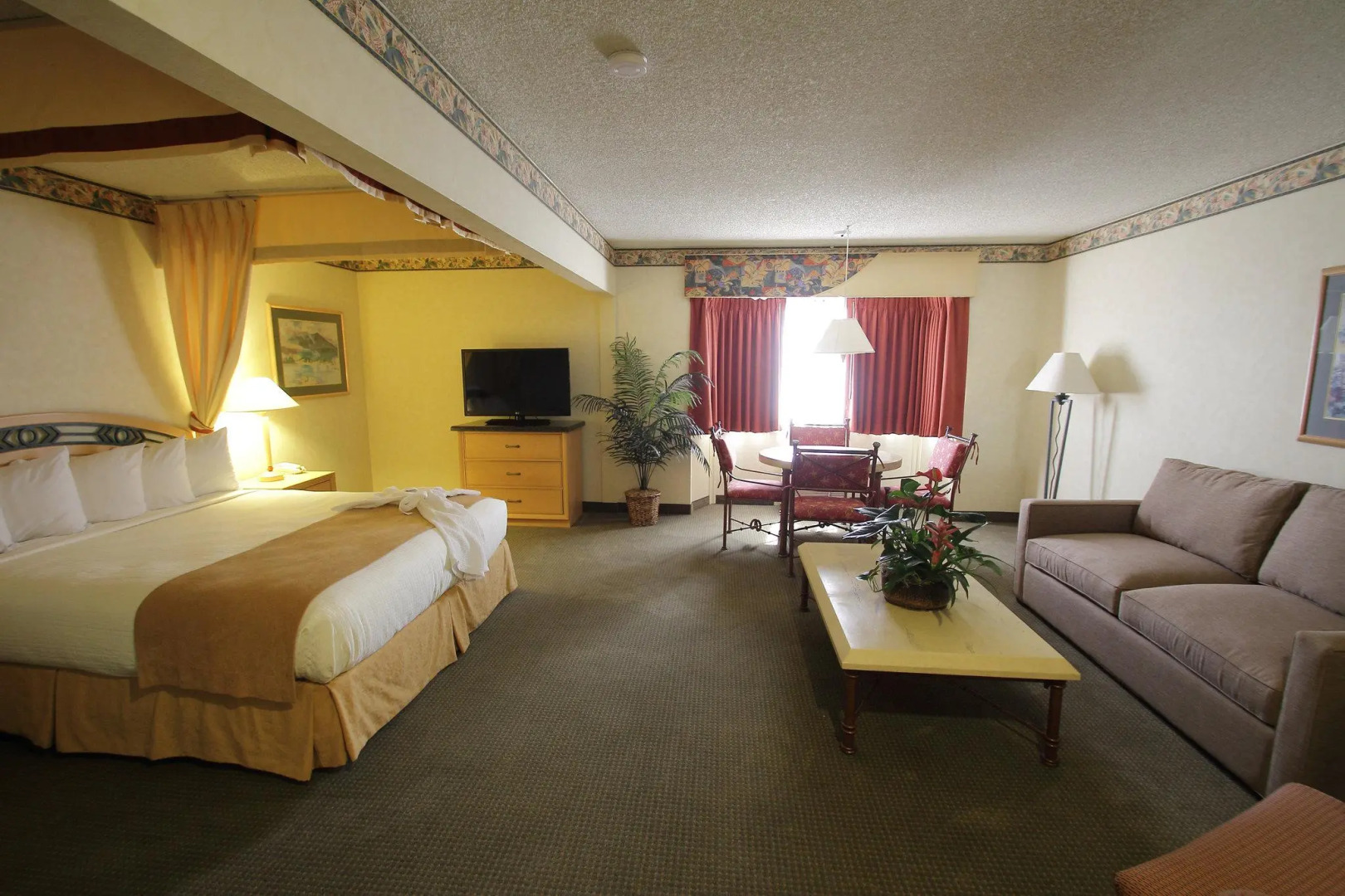 Redondo Beach Hotel, Tapestry Collection by Hilton