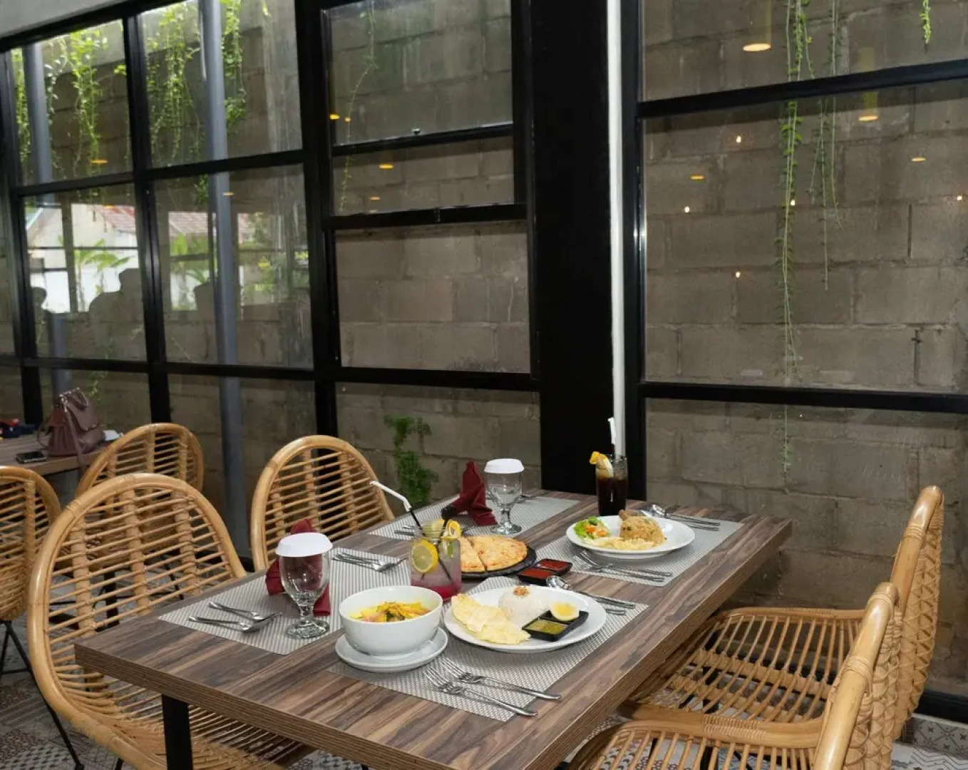 Summerville Hotel & Coffee Shop