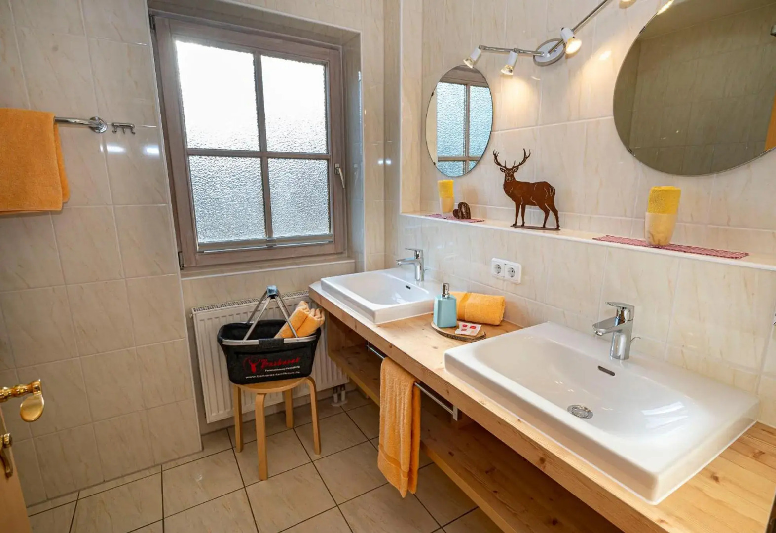 Gemütliche Ferienwohnung Bergwiese, 2-Raum, separates Schlafzimmer, schönen Balkon oder Terrasse, Komfort Ausstattung, ruhige Lage, kostenfrei WLAN, Sauna im Landhaus, Brötchenservice, Parkplatz kostenfrei, Hunde auf Anfrage, Tankstelle für E-Autos