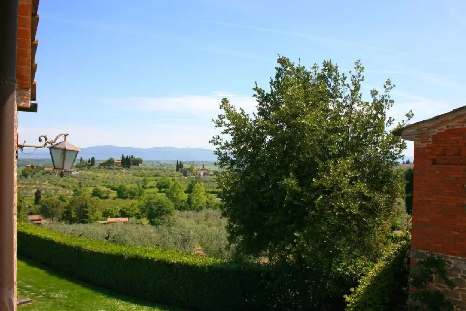 Wonderful private villa with WIFI, private pool, TV, pets allowed and parking, close to Arezzo
