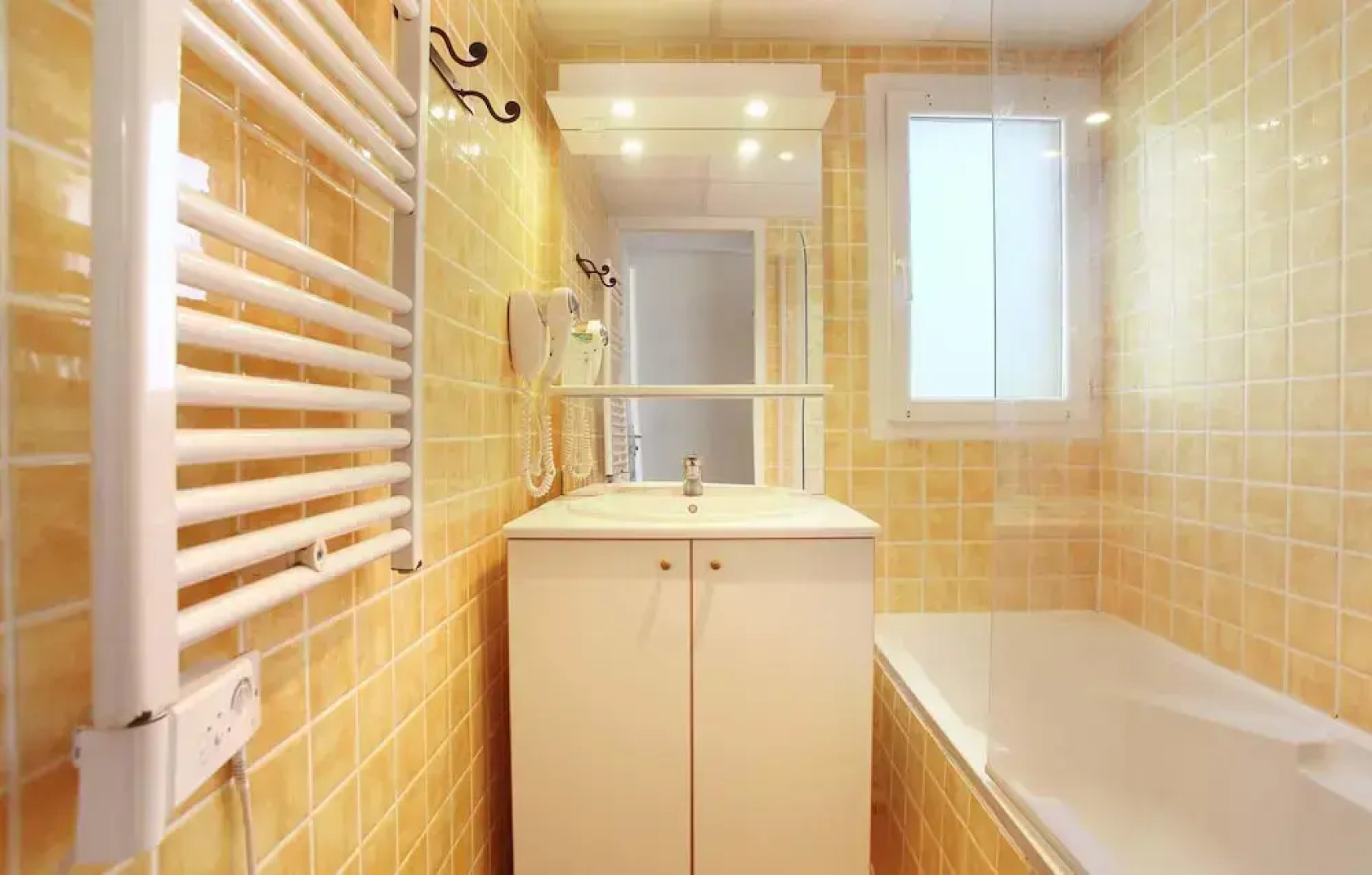 Apartment in Greoux-les-bains Near Lakes