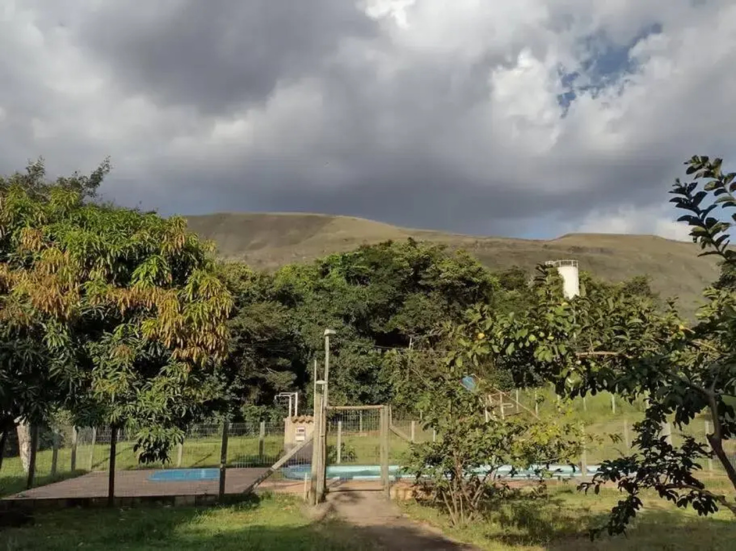 Sítio da Tia Lucia Perto da Montanha