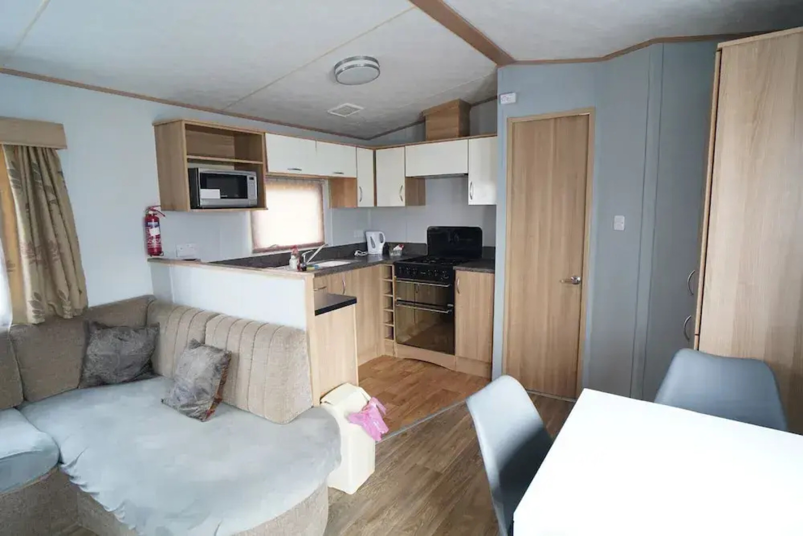 Pets go Free 3 Bedroom Caravan at Heacham Beach