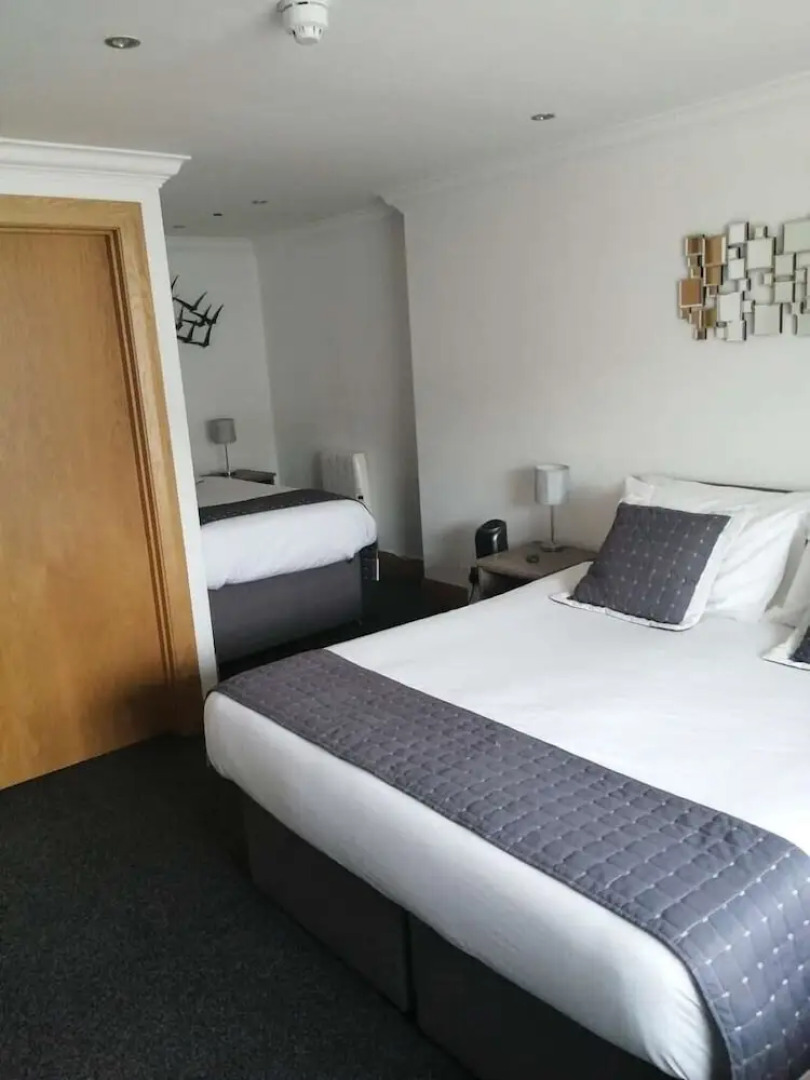 The Reveller Lodgings