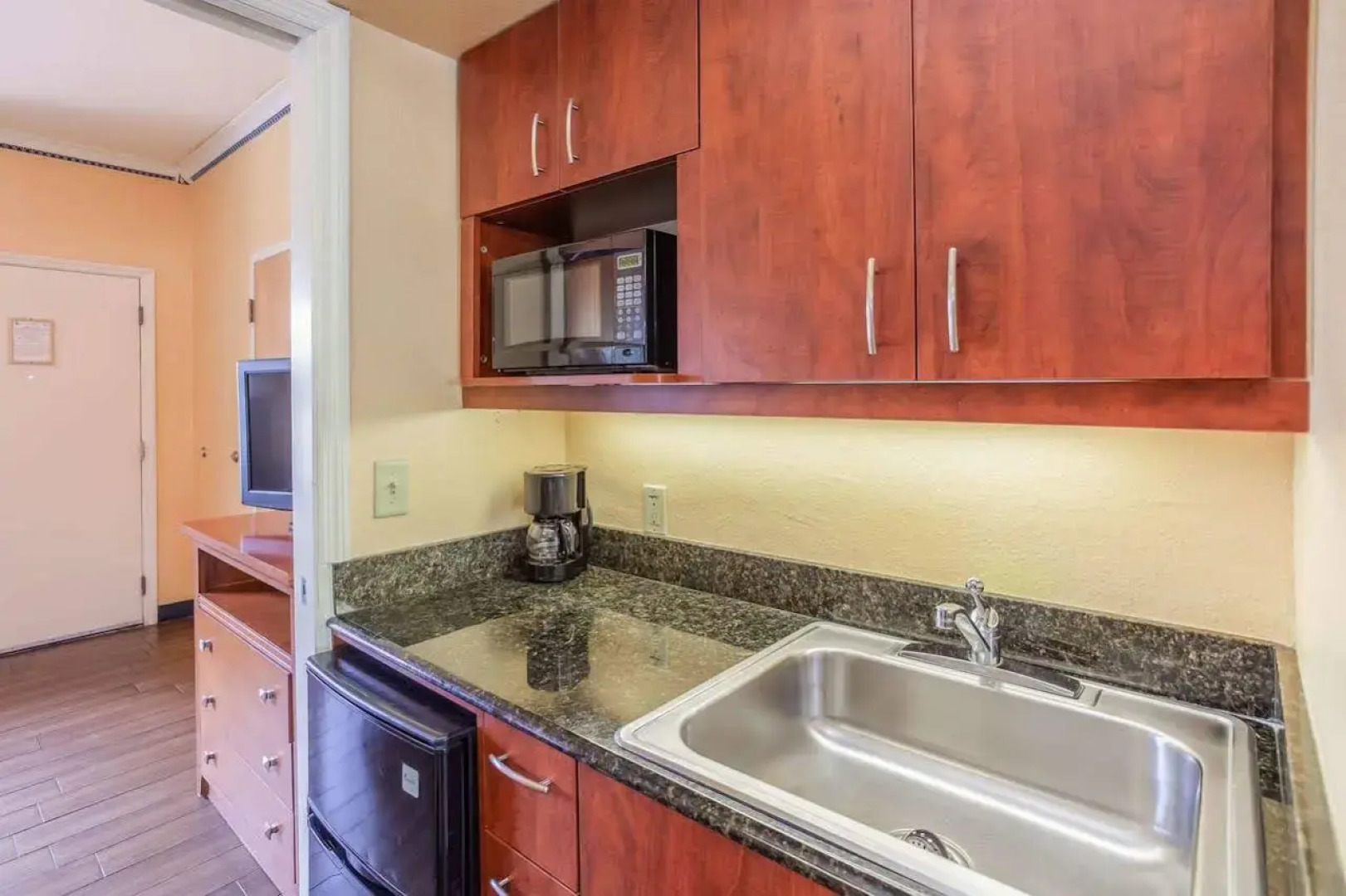 Beachside Hotel & Suites Cocoa Beach - Port Canaveral