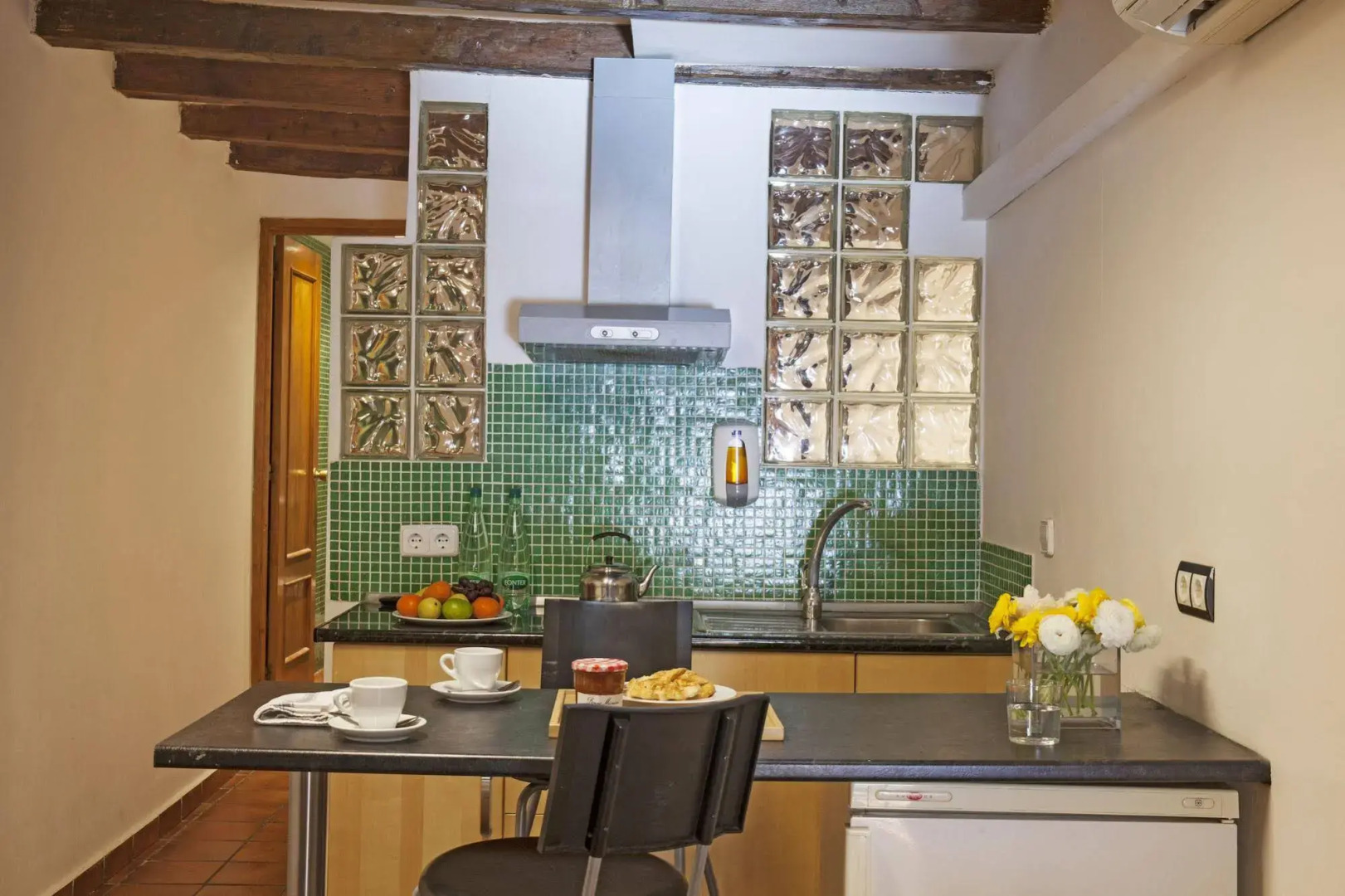 AinB Las Ramblas-Guardia Apartments