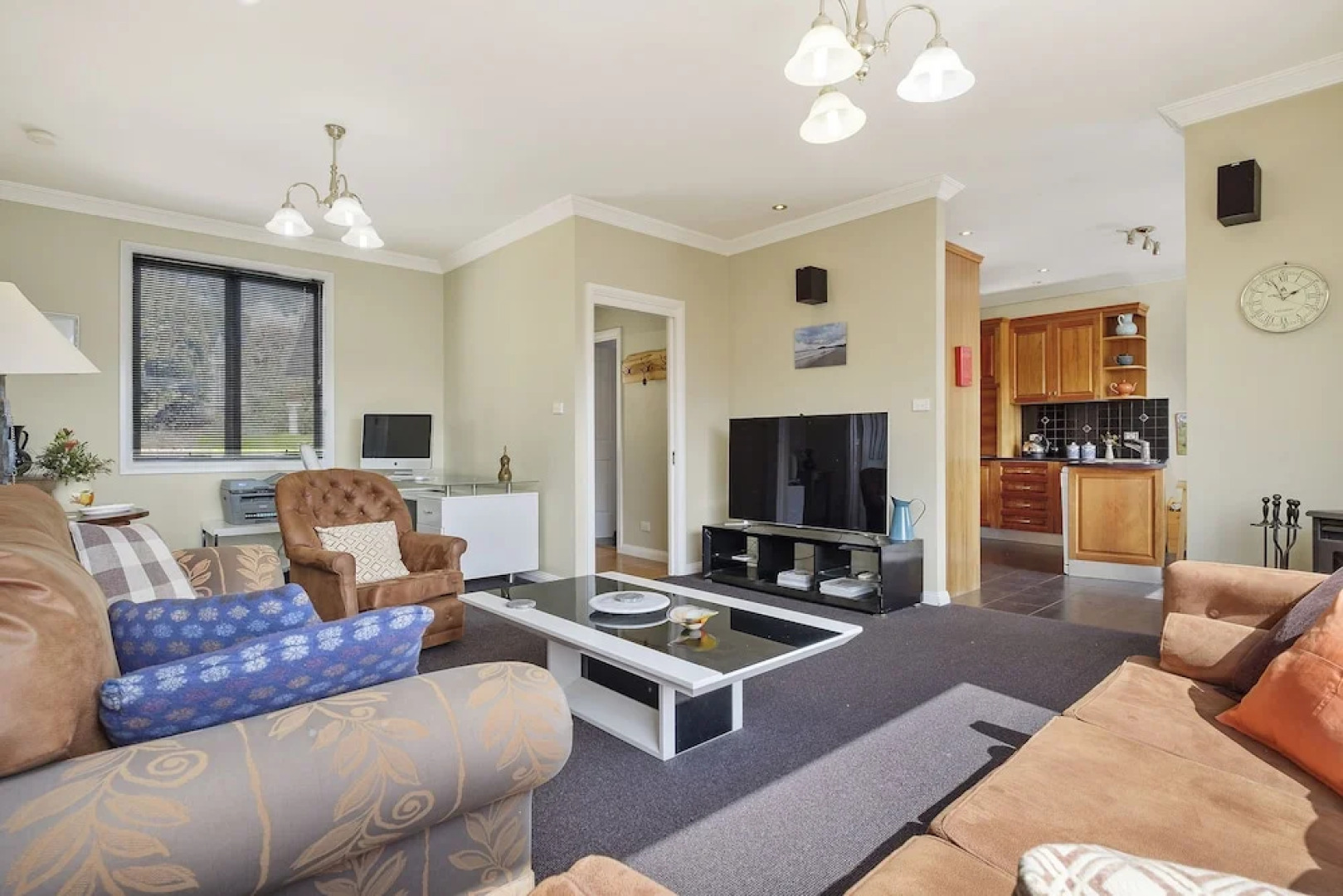 Manfield City Waterfront View Cottage