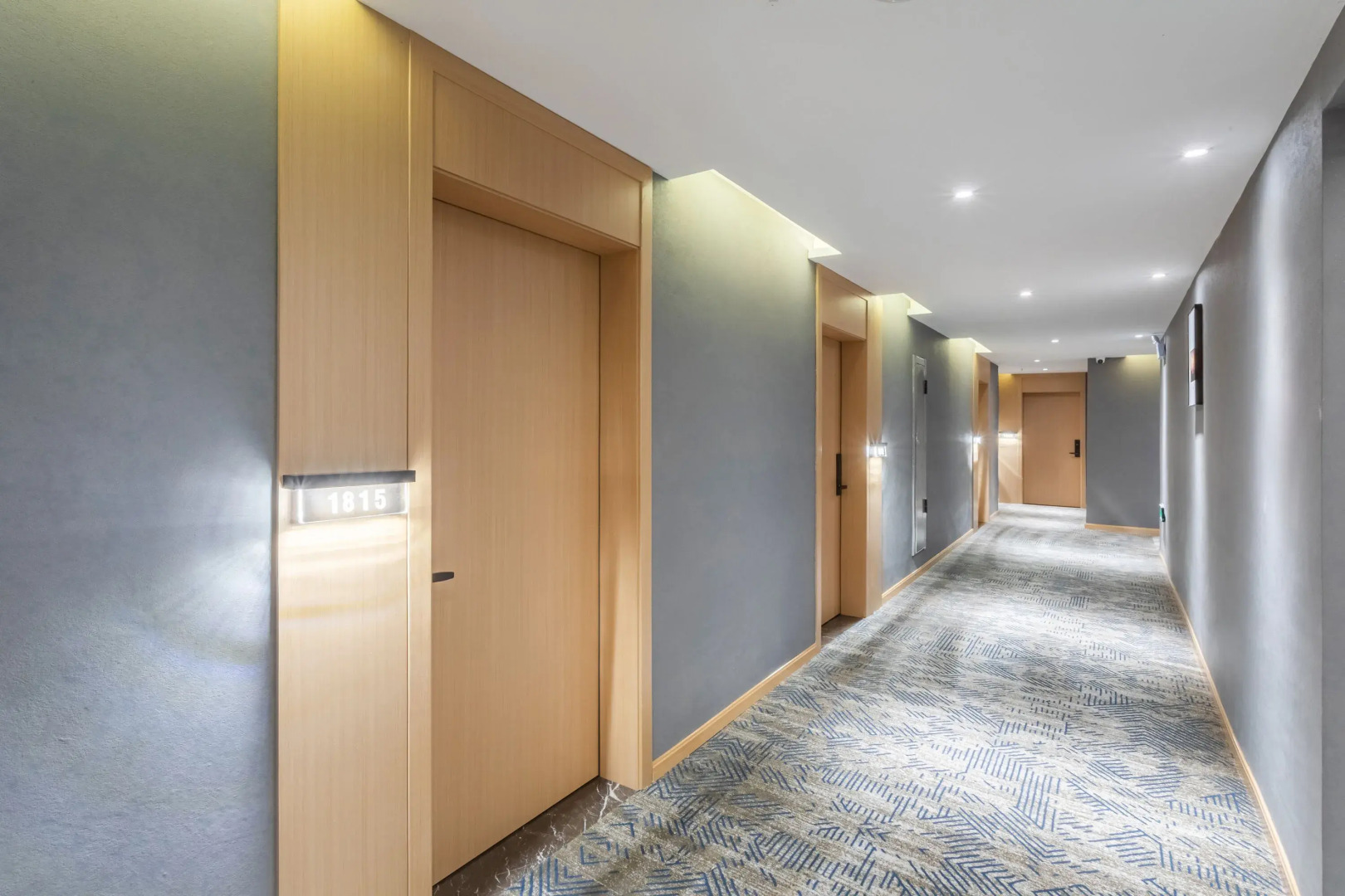 Qin Yue Shi Ye Hotel