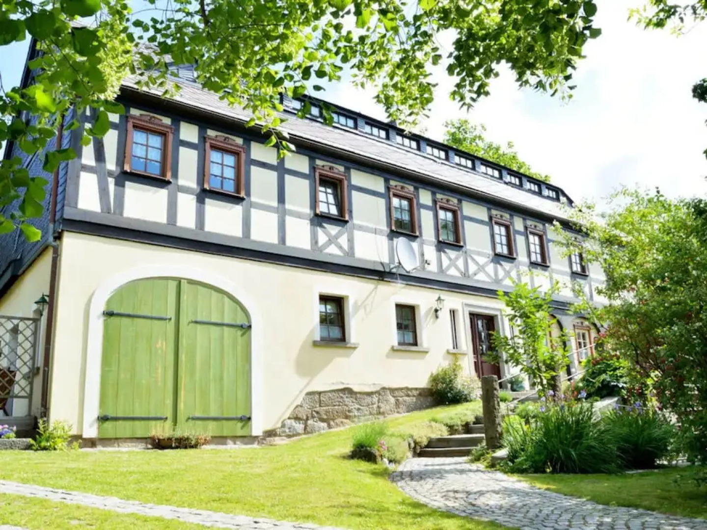 Evening sun Modern Retreat