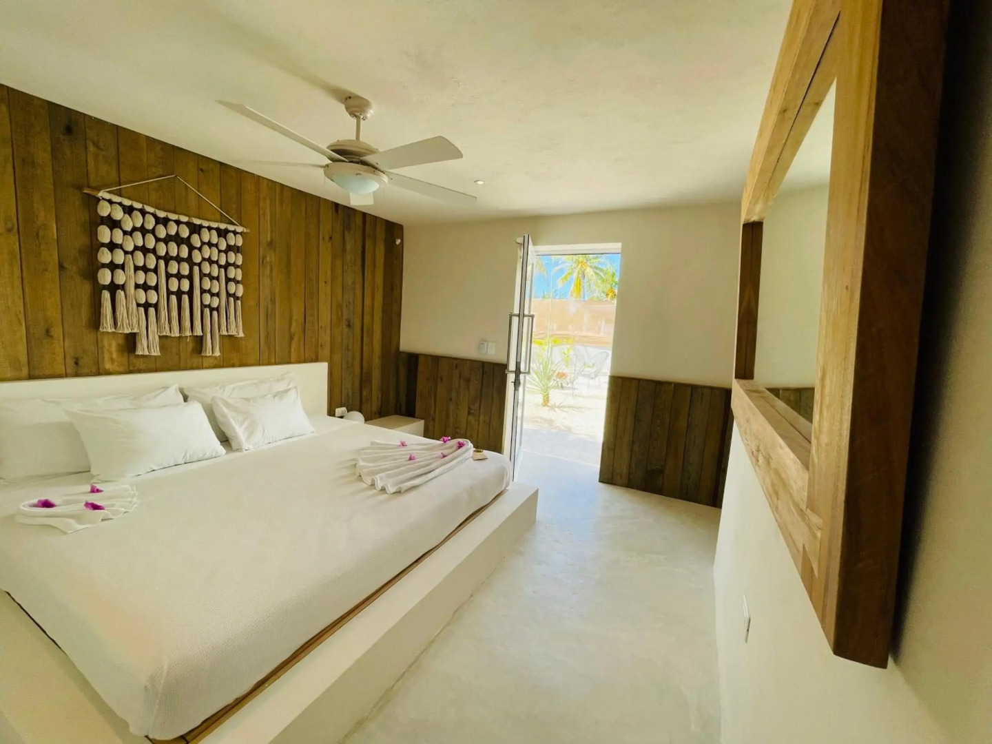 Casa en primera linea de playa con alberca